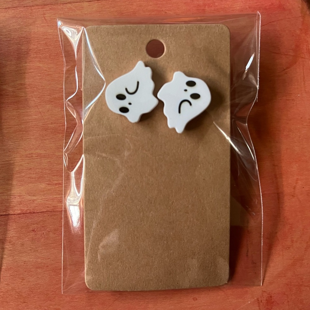 5/$25 Ghost Halloween Stud Earrings - Picture 1 of 1